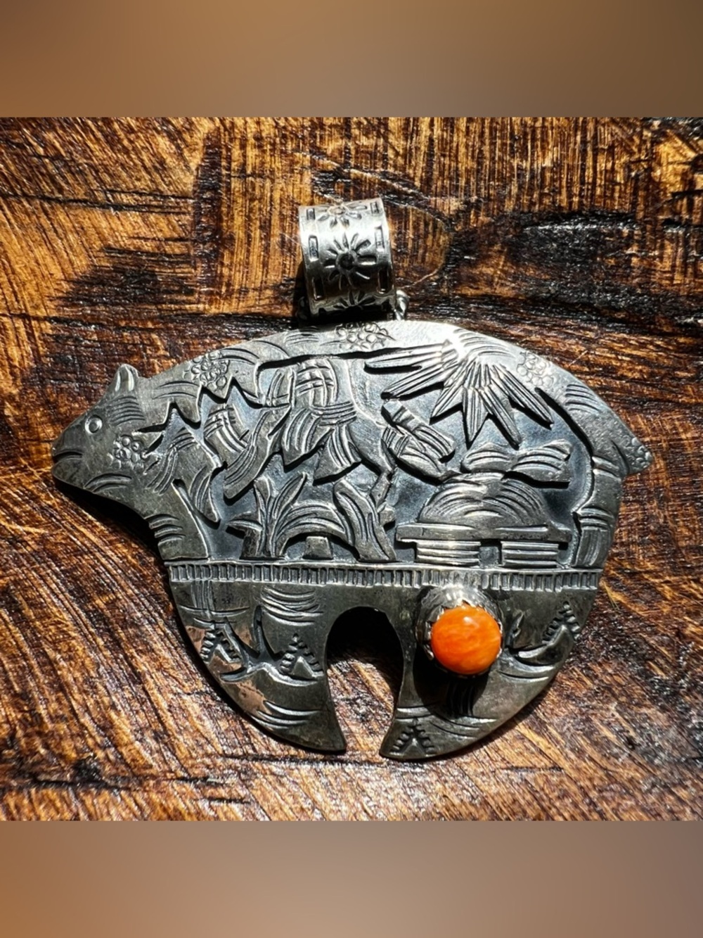 925 Sterling Storyteller Bear Pendant Spiny Oyster | Southwestern Statement